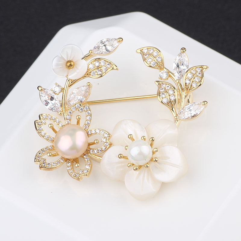 Exklusive Blumenbrosche Mit Zirkonia Und Perlen Für Damen_voghion.com