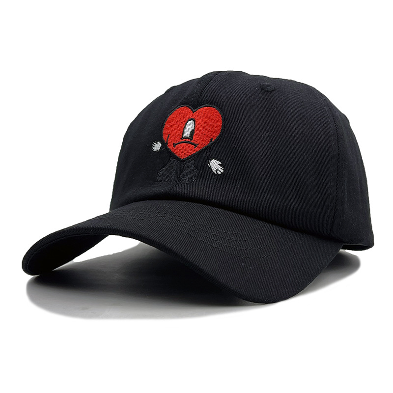 Cantante rap di baseball ricamato con coniglio Bad Bunny Top morbido Cuore rosso Cappello con lingua d'anatra_voghion.com