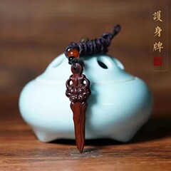 天然雷撃棗木獅子咬剣七星小剣ペンダント