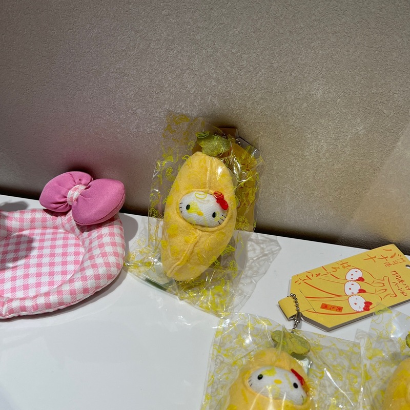 自制中古香蕉hellokitty包挂件毛绒公仔可爱kt玩偶钥匙扣包挂饰|undefined