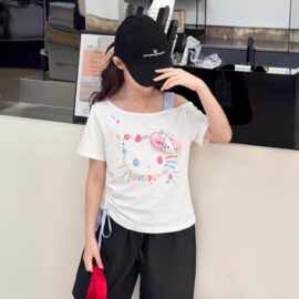 女童短袖T恤夏装2026新款中大儿童韩版印花斜肩短款女孩露肩上衣
