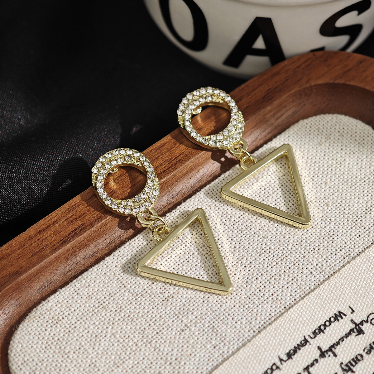 Orecchini triangolari vuoti stile coreano & clip a cerchio_voghion.com
