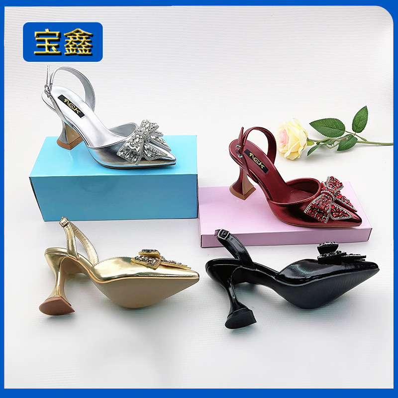 Sandalias de diamantes de imitación hermanas reales europeas y americanas transfronterizas para mujer 2025 nuevo estilo hada plata puntiaguda tacón de aguja zapatos de tacón alto