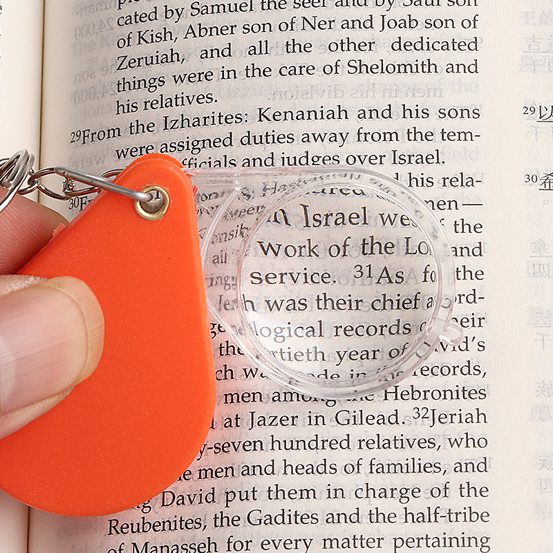 Portable Keychain with Foldable Card-Angle Magnifier, High Definition, Elderly and Children-Specific Reading Keychain