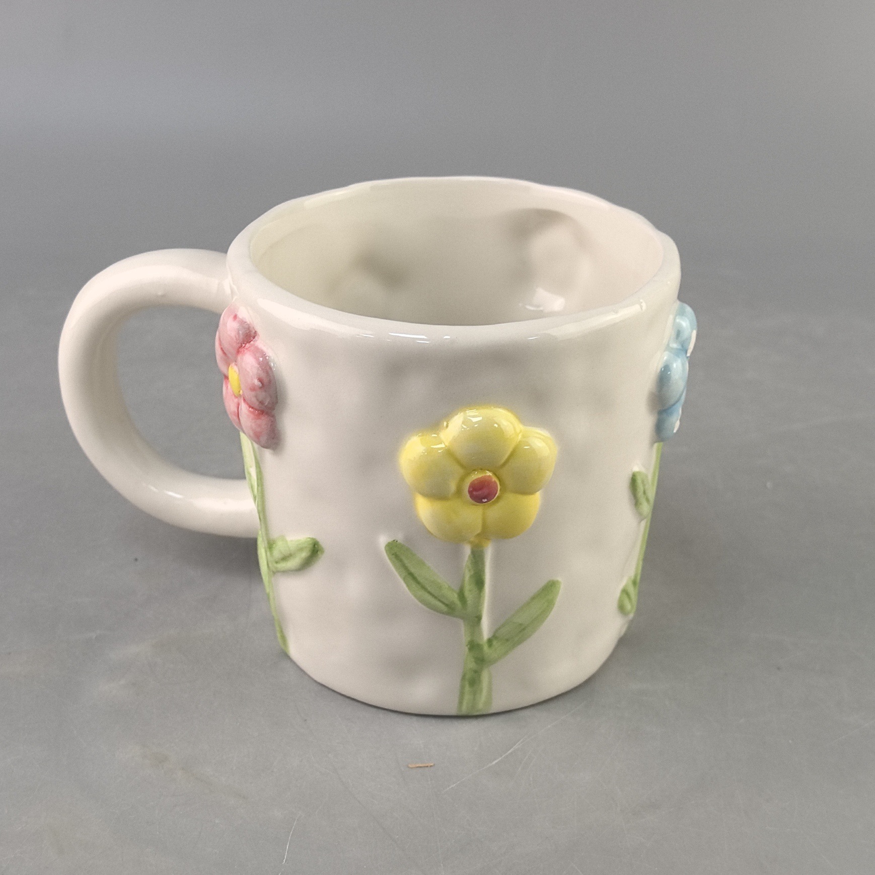 Taza de agua 3D estereoscópica de alta calidad regalos pequeñas flores herradura orquídea mano apretada irregular taza de cerámica en relieve