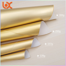 彩色平面金银卡纸哑光铝箔纸彩虹镭射纸镜面亮光特种纸包装纸厂家