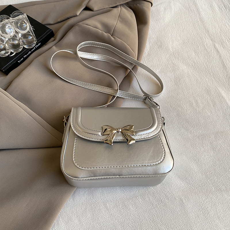 Bolsos de nuevo estilo para mujer 2024 moda caliente tendencia bolso de mensajero verano salvaje ins bolso cuadrado pequeño de un solo hombro para mujer