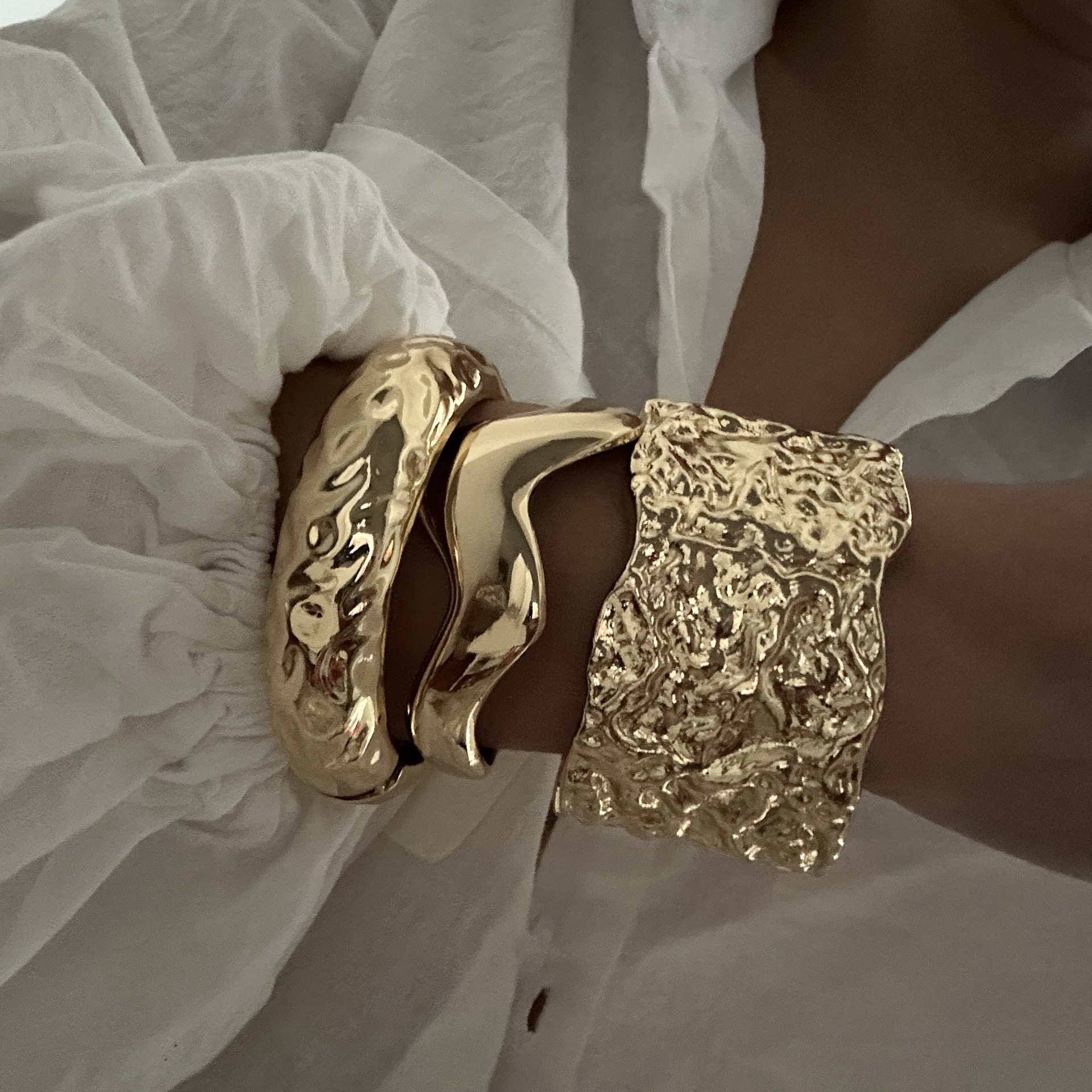 Exaggerated Solid Color Alloy Bangles Wholesale display picture 18