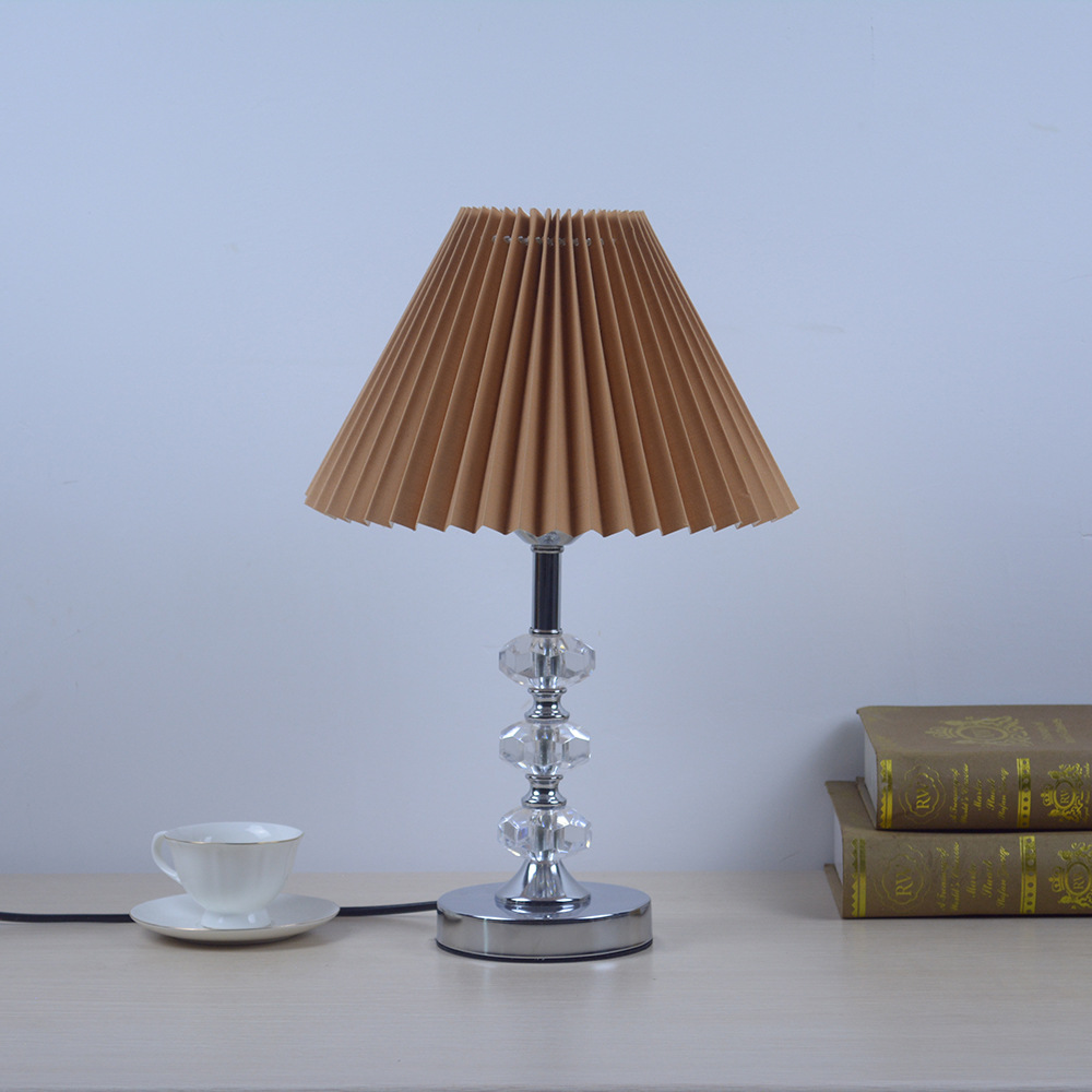 De estilo europeo moderno minimalista dormitorio mesita de noche sala de estar comedor atmosférica botón creativo sala de bodas habitación de la princesa de cristal pequeña lámpara de mesa