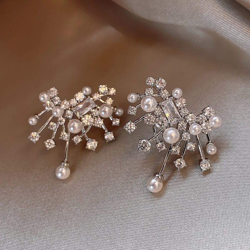 Sophisticated demi-season earrings from pearl
