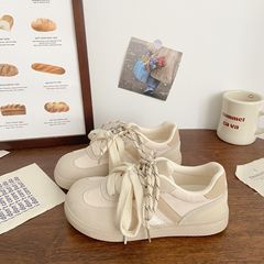 女性用の道徳訓練靴 2025 新入生多用途レトロカジュアルスニーカー厚底白靴女性の身長を伸ばすスポーツシューズ女性用