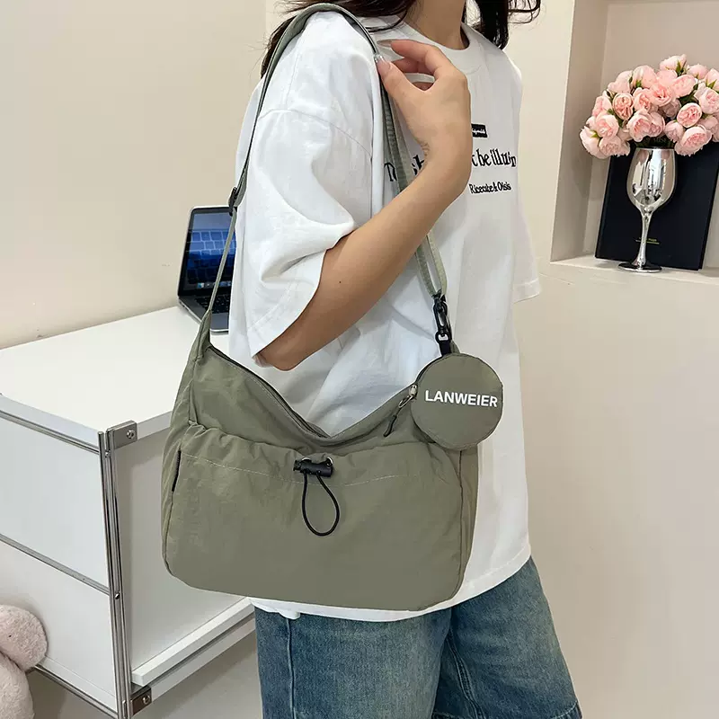 跨境2025新款女包潮流运动工装风单肩包牛津外出布包大容量斜挎包