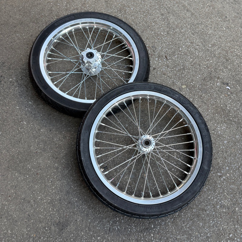 Suitable for QiuLong Light Bee modification with 70/90-17 front and 80/90-17 rear tires, CNC wheel hub assembly, aluminum alloy wheel set