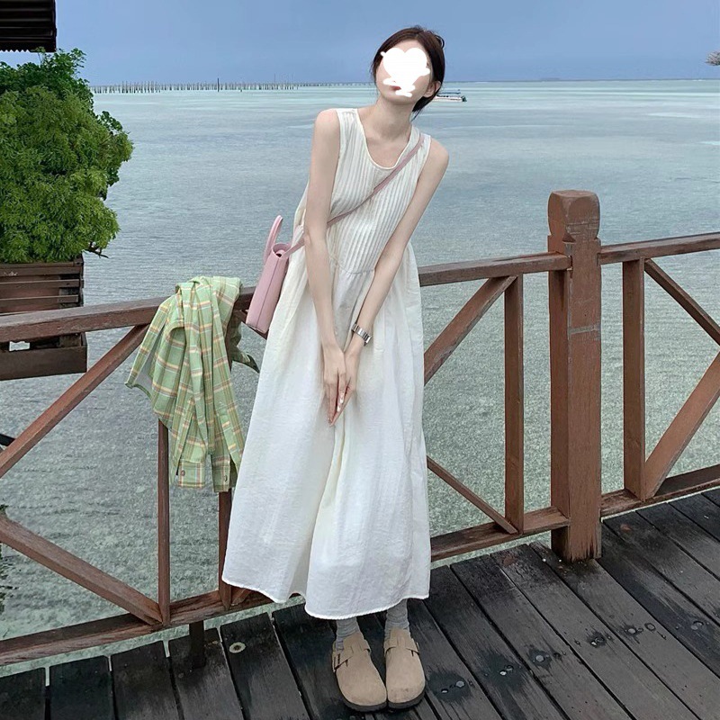 夏季白色吊带连衣裙子女2024年新款早春穿搭茶歇法式海边度假长裙