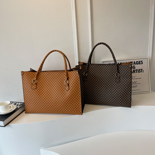 Women's Bags  New Fashionable Large Capacity Shoulder Handbag Handbag Commuting Ladies Retro Tote Bag