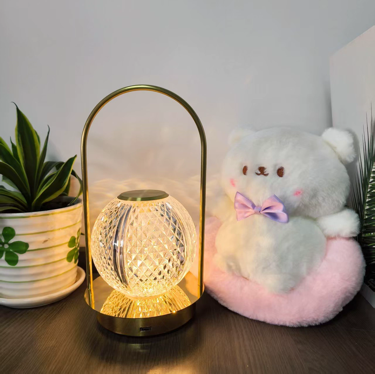 Популярная светодиодная настольная лампа для спальни, прикроватная лампа, роскошная атмосферная лампа, креативный ночник, настольная лампа для кафе-бара