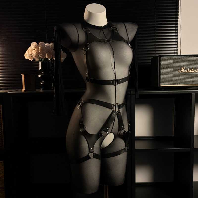 Manyu sexy lingerie, sexy hollow-out top, pure desire leather strap open-crotch leather pants, alluring and easy to remove 9752 Manyu sexy lingerie, sexy hollow-out top, pure desire leather strap open-crotch leather pants, alluring and easy to remove 9752