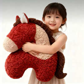 创意马年异形抱枕毛绒玩偶沙发客厅春节装饰摆件新年车载靠枕礼物