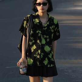 绿色花花印染短袖衬衫女夏季设计感小众复古港风宽松短袖轻薄衬衣