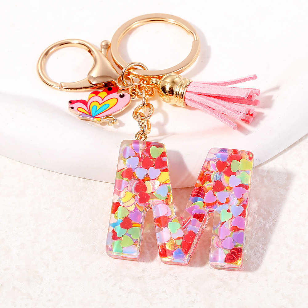 2024 puntos transfronterizos de resina de sequilla rosa 26 letras inglesas llavero colgante mariposa fringe accesorios