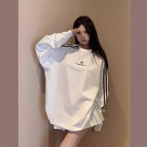 A Hong Kong-style vintage trendy retro versatile digital print hoodie, loose couple's round neck hoodie jacket, new.