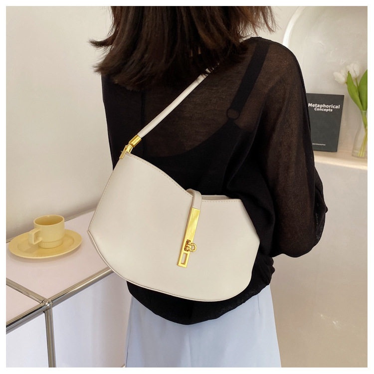 Wholesale Solid Color Half Moon Shoulder Bag Nihaojewelry display picture 6