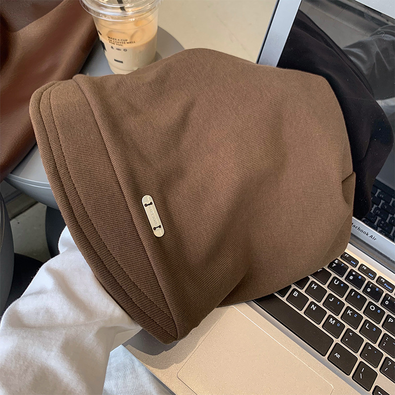 Sombrero japonés de pila de mujeres otoño y invierno simple cara pequeña gorra de cabeza roja red negra moda versátil gorra de luna fría gorra