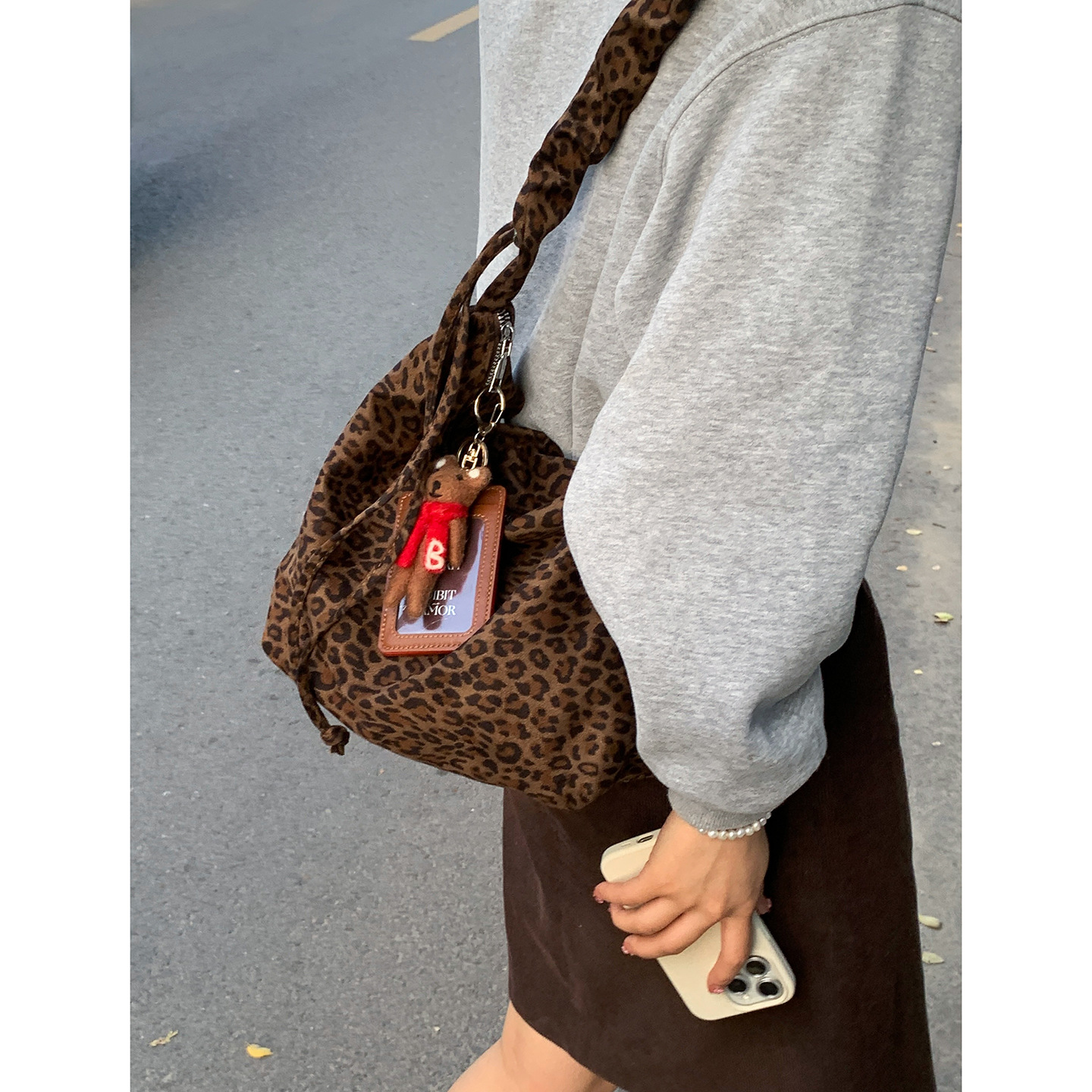 Cross-Border Autumn and Winter Fashion Underarm Bag Women's Bag 2025 New Leopard Print Bucket Bag Pleated Shoulder Crossbody Bag
