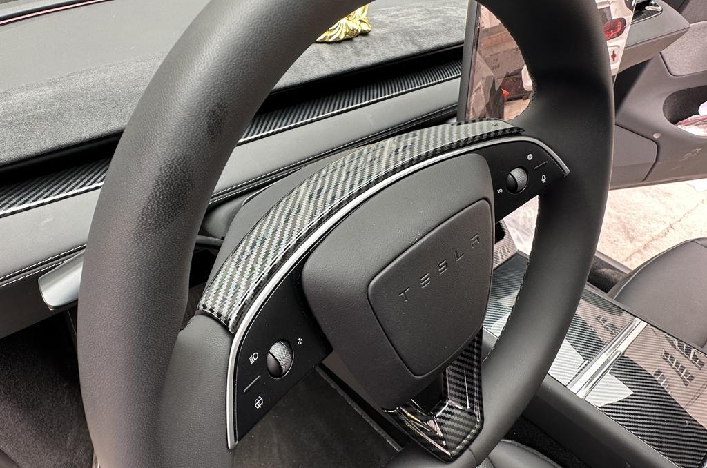 Suitable for Tesla's 25 Model Y Updated Versions: Center Control Panel, Glass Panel, Rear Anti-Kick Protection, Steering Wheel