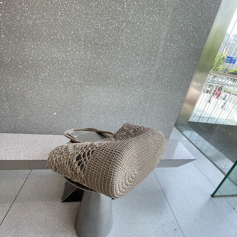 スター同じタイプ 編みカバン 購入