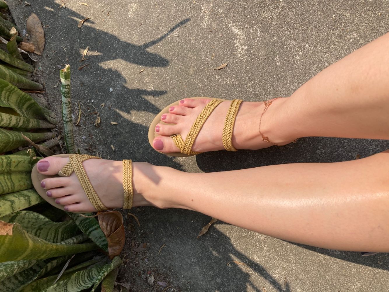 Rattanból szőtt divatos lapos papucsok Kényelmes strandszandálok_voghion.com