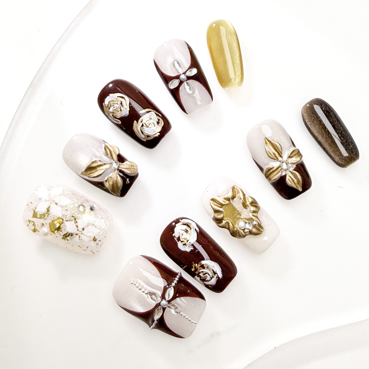 出口纯手工猫眼穿戴甲甲片复古奢华手绘雕花镶钻珠甜酷显白短指甲