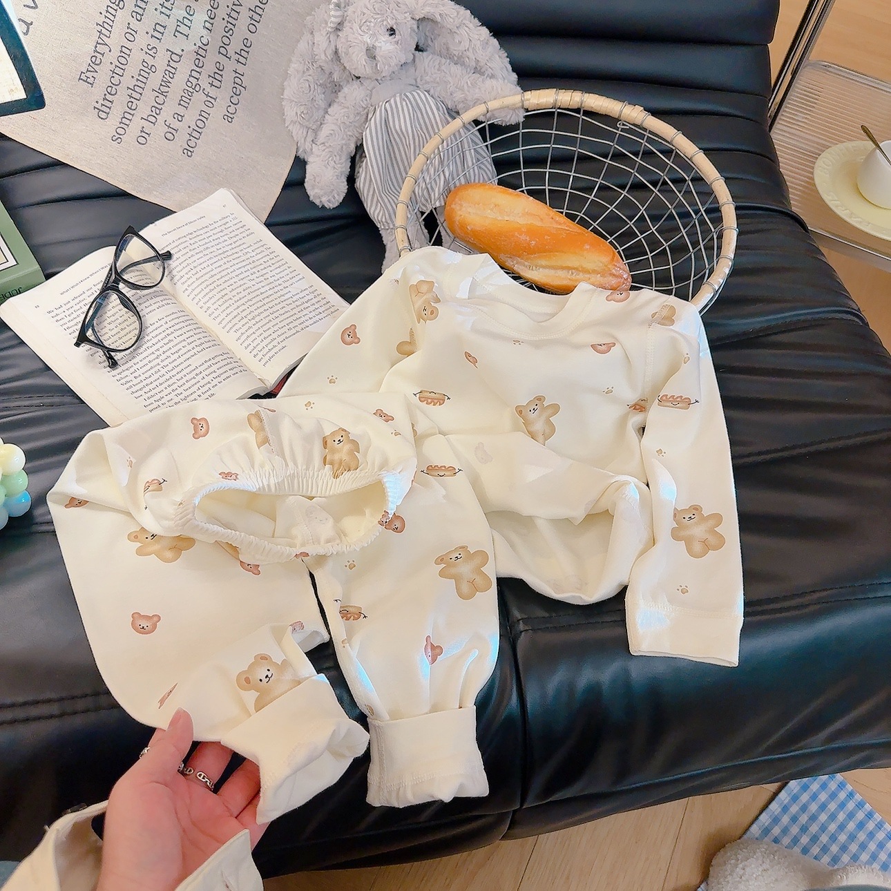 Baja interior de algodón para niños peinado molido chaqueta de otoño para niños y niñas pantalones de otoño impresión pijamas ropa de hogar ropa infantil al por mayor