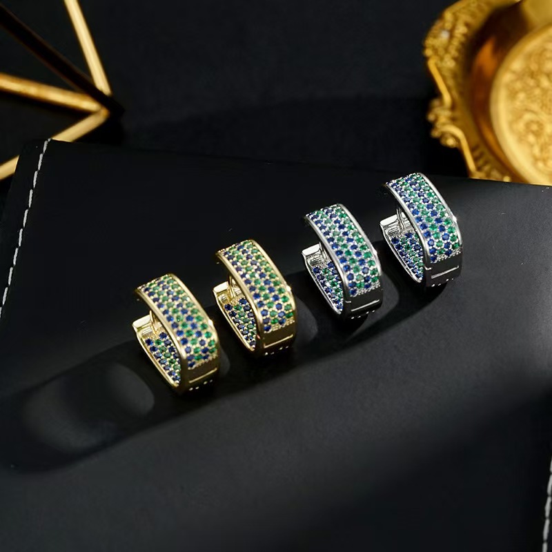 인기 있는 가벼운 럭셔리 스타일의 하이엔드 귀걸이, 기하학적이고 심플하며 다재다능한 마이크로 큐빅 지르코늄 입체 사각 귀걸이 디자이너 모델