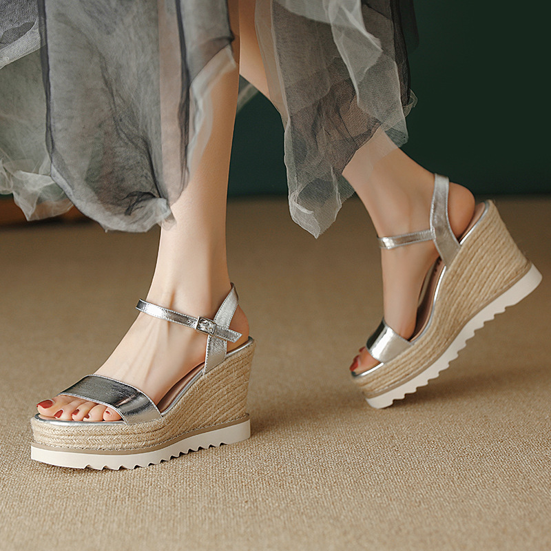 Sandal cao gót nữ hở mũi quai ngang đế xuồng bện rơm phong cách tiên nữ — màu trắng ngà, bạc