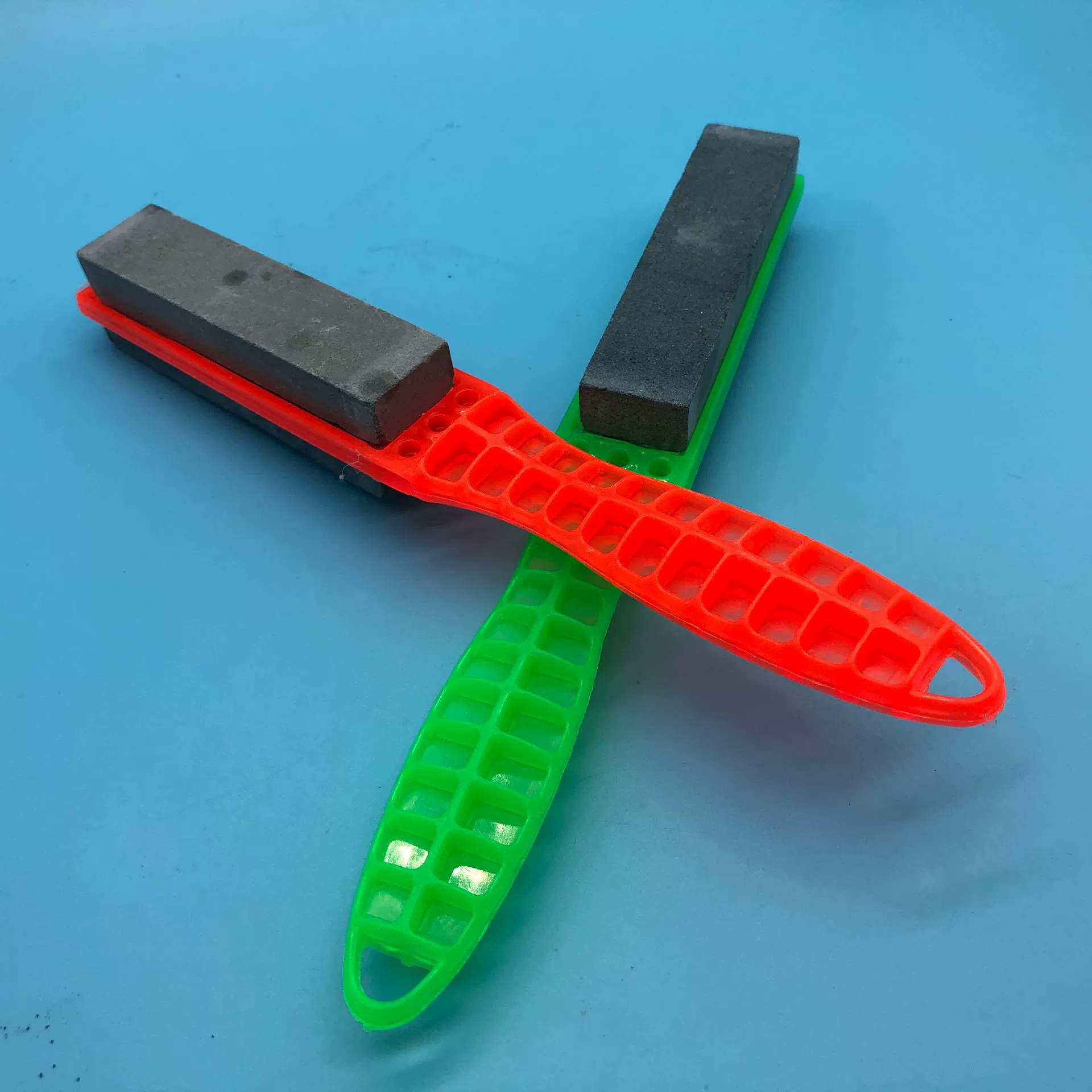 Двусторонний точильный камень толщиной двусторонние кухонные принадлежности удобные и практичные 1 юань стойло поставляет небольшие подарки