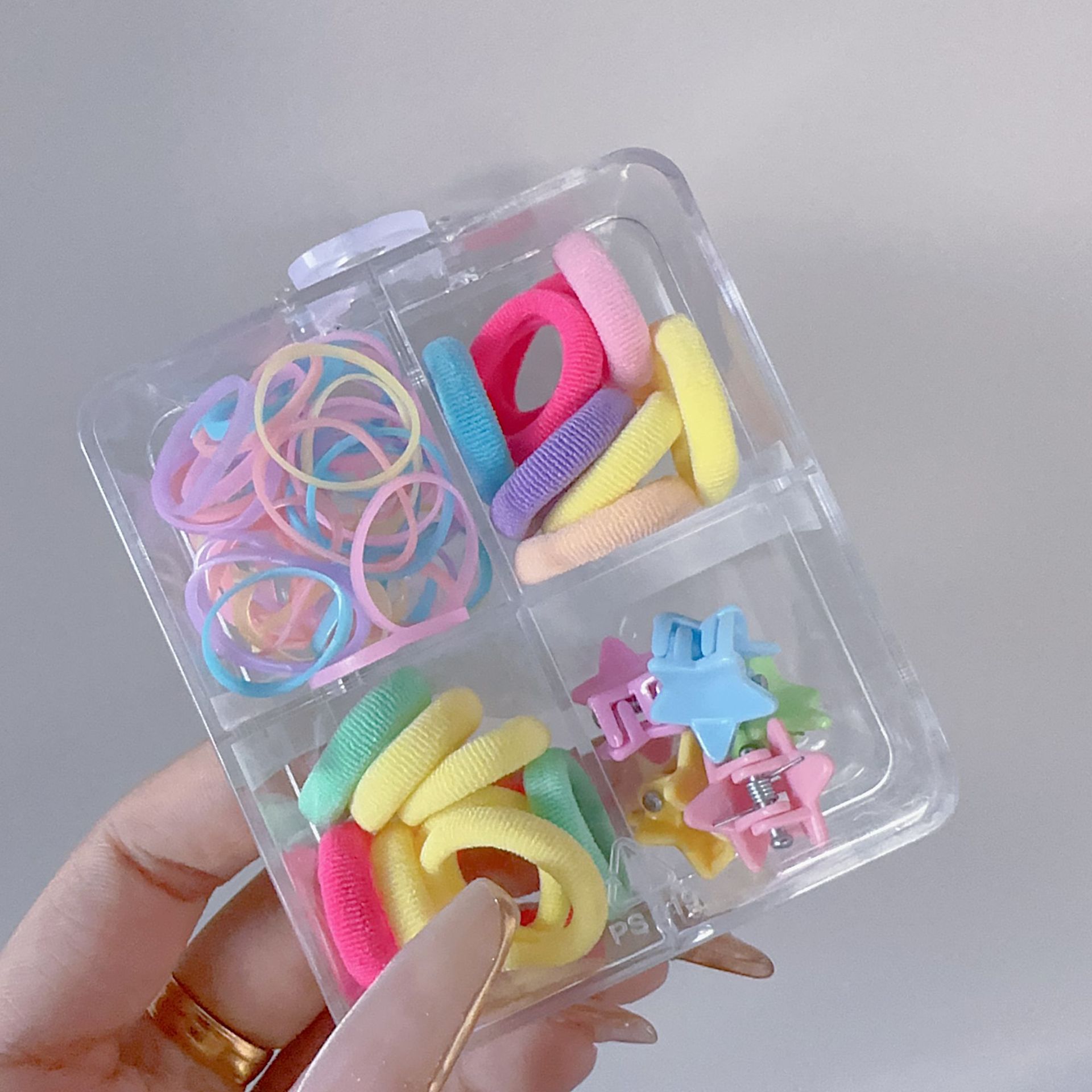 Al por mayor 2.5 pulgadas pulgar pequeño anillo de cabello nuevo niño no lesiones de cabello correa de color caja de chaqueta de cabello pequeña personalidad encantadora