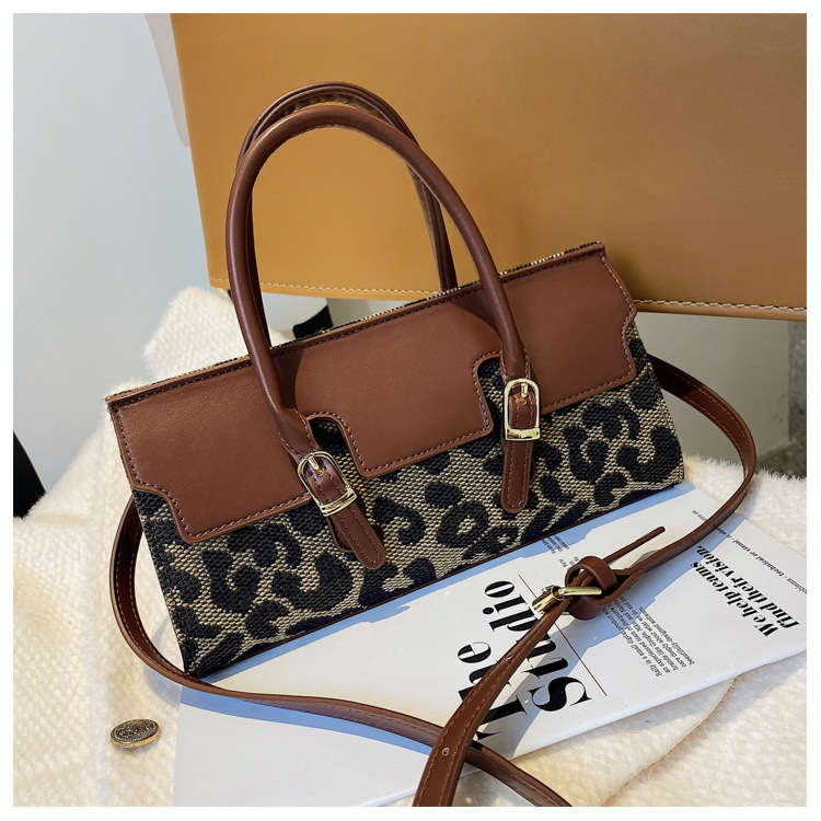 Bolsos De Otoño E Invierno 2021 Nuevo Bolso De Mensajero De Nicho Bolso De Mano Con Un Solo Hombro Con Estampado De Leopardo De Moda display picture 6