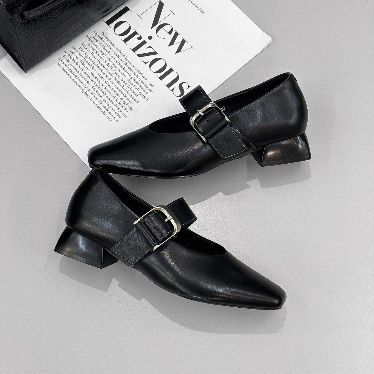Retro small design Mary Jane shoes square toe low-cut with a strap, french style, spring 2026 model