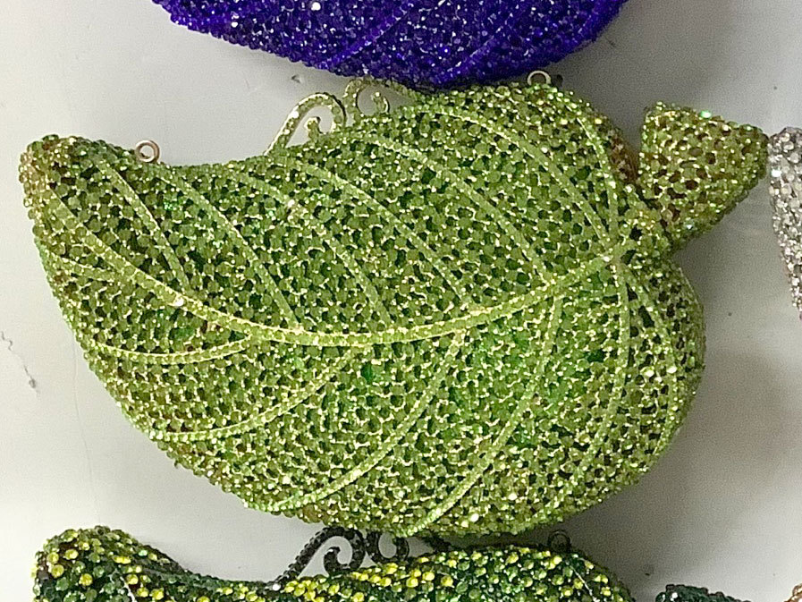 Nuevo paquete de banquete de hoja de diamante hueco caja metálica dura bolsas de mano de banquete Crystal Clutch