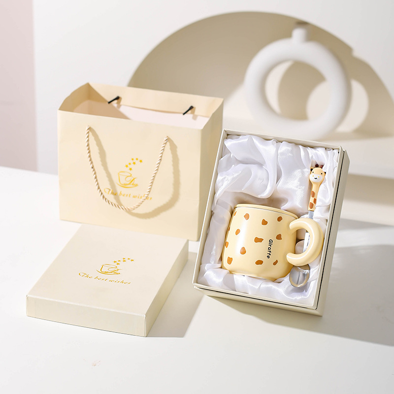 Tazas de cerámica creativas y lindas tazas con cubierta de cucharas tazas de agua para niños tazas de pareja tazas de leche tazas de café para chicas