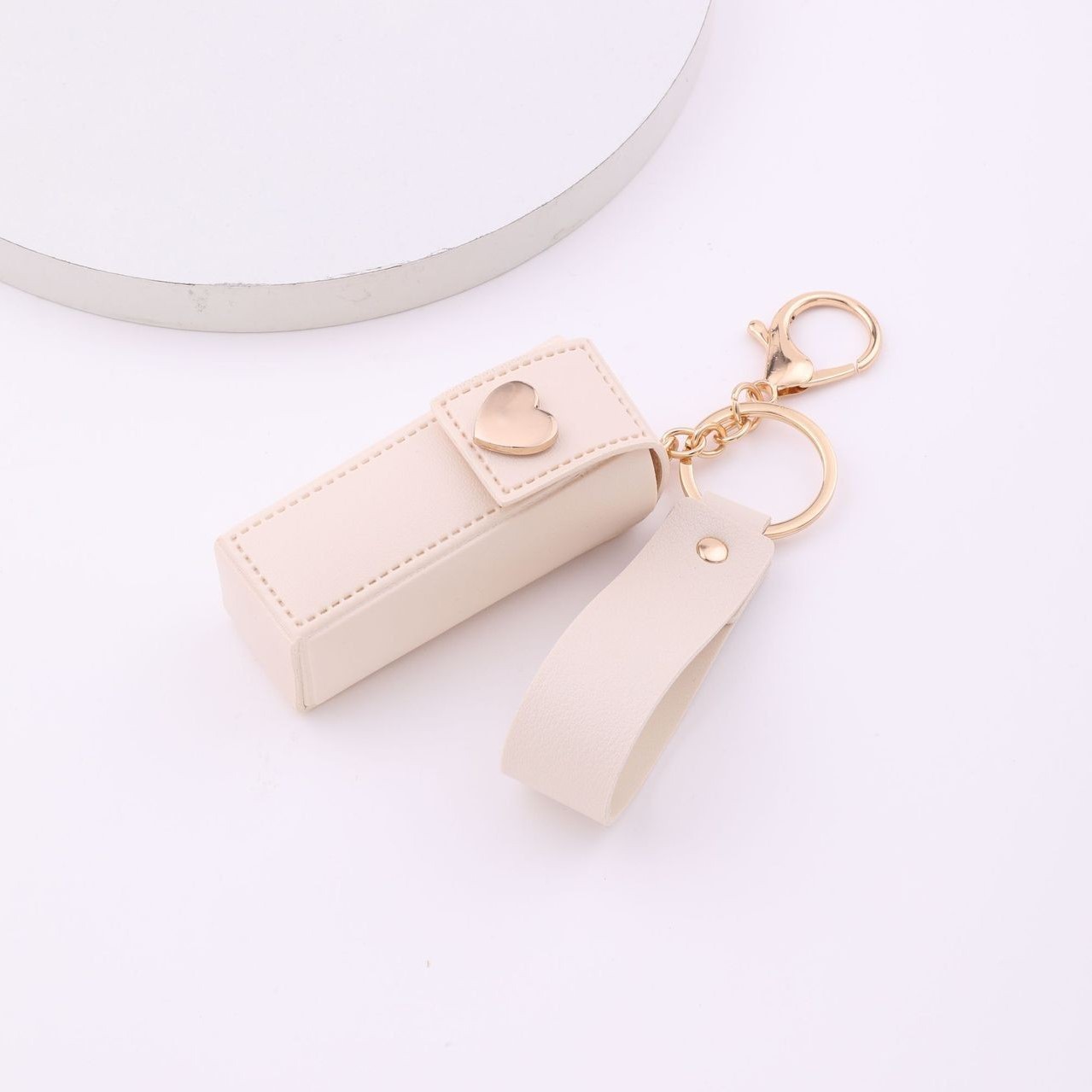 愛の口紅のキーホルダーは国境を越えて厚い皮革の自動車の装飾品を飾ってミニの収納袋の贈り物を飾って飾ります。