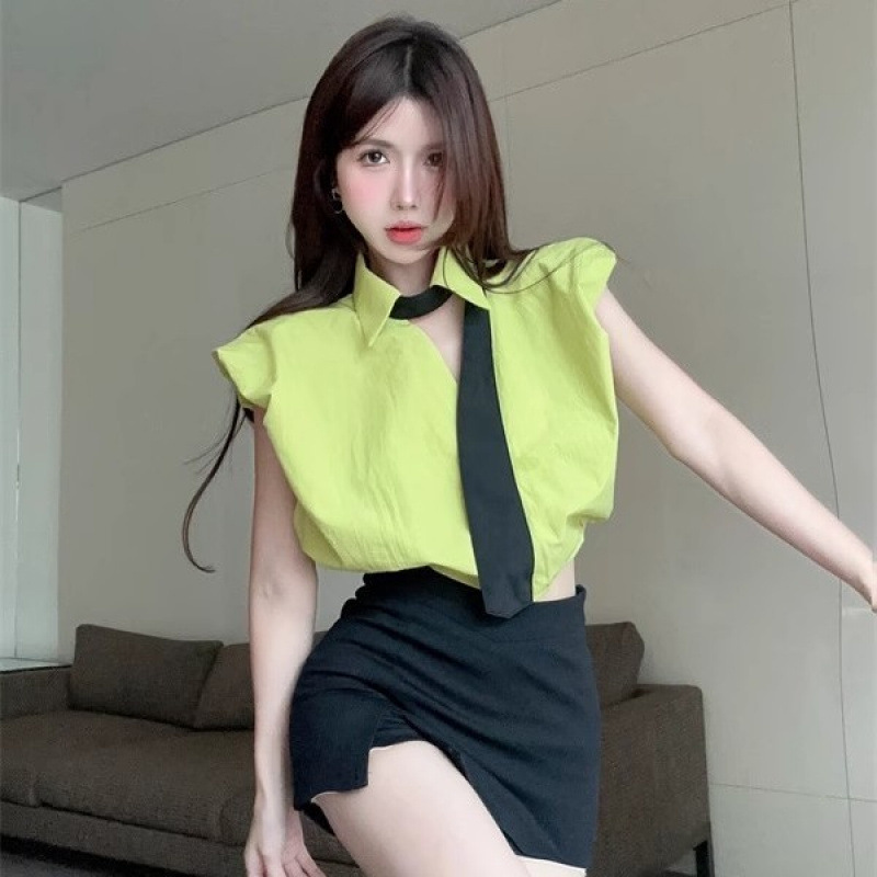 2024 新しい夏の女性の韓国スタイルのコントラストカラー小さな V ネック曲がった襟ノースリーブショートシャツデザインシャツ|undefined