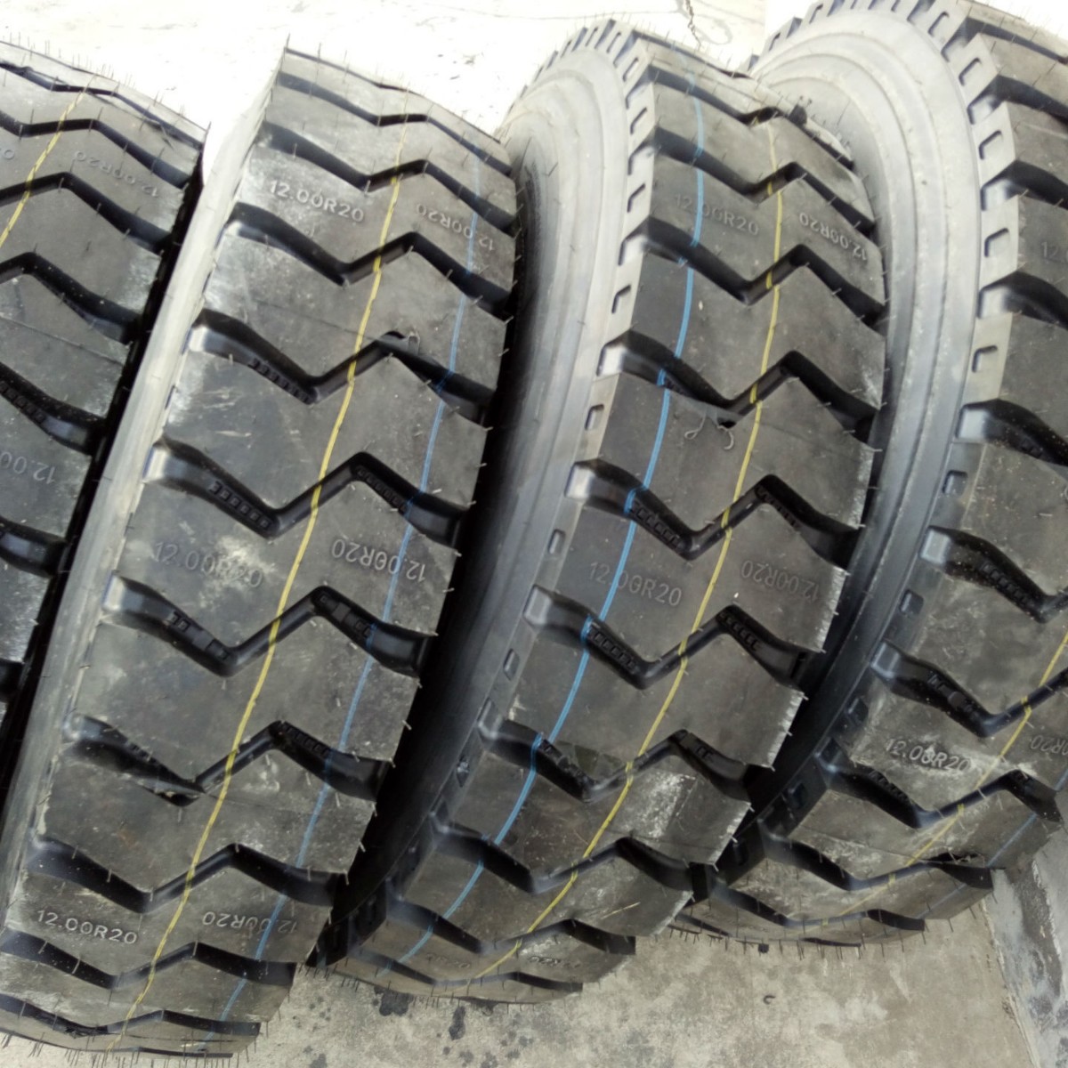 现货供应1200R20矿山轮胎翻斗车前四后八轮轮胎