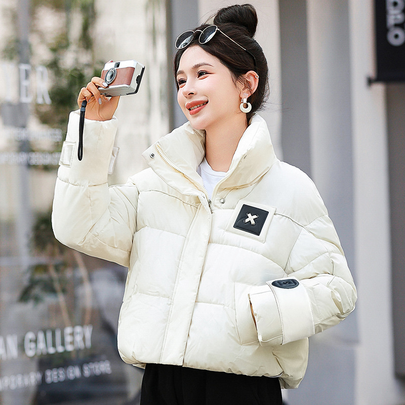 2025 ropa de algodón de pluma para mujeres gruesa corta encapuchada abrigo de moda suelto delgado chaqueta de algodón de invierno ropa de pan caliente