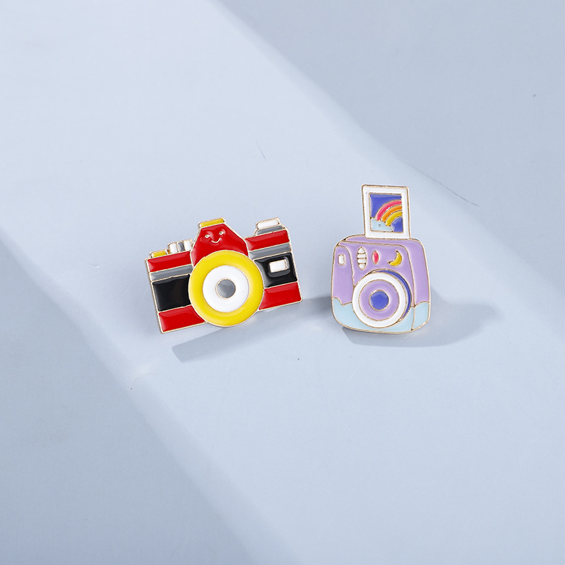 欧美亚马逊虾皮卡通照相机胸针拍立得拍照金属徽章刺马针工厂批发