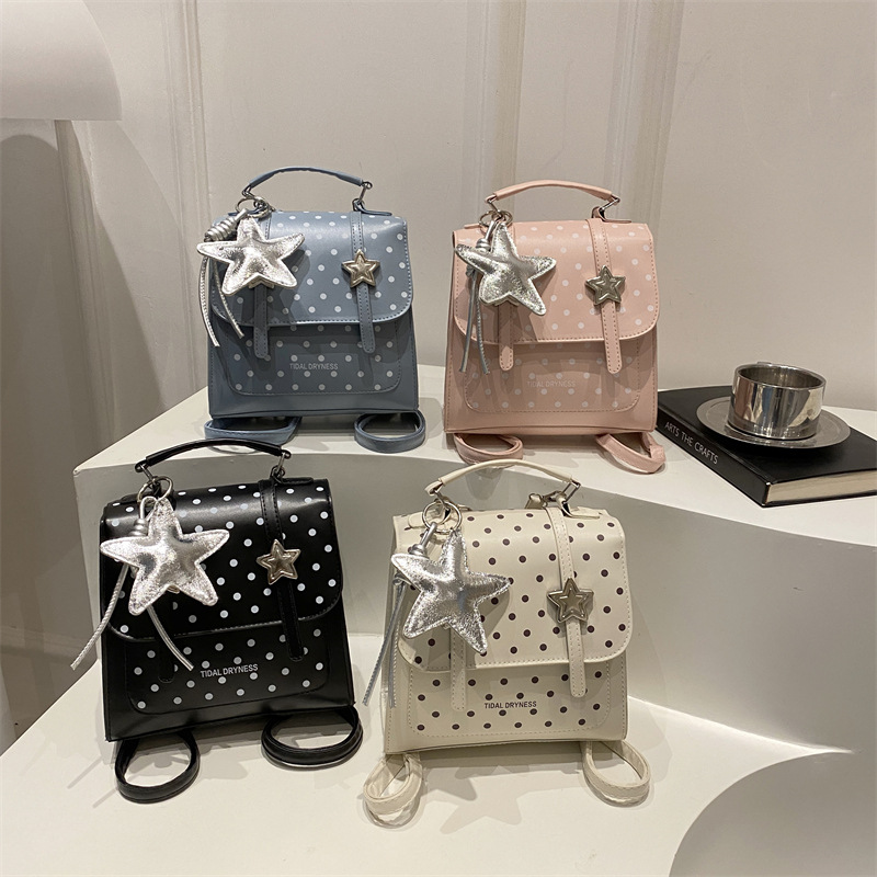 Bolsa de hombro coreana de estilo universitario de ondas 2026 nueva moda simple versátil mochila de mano de viaje