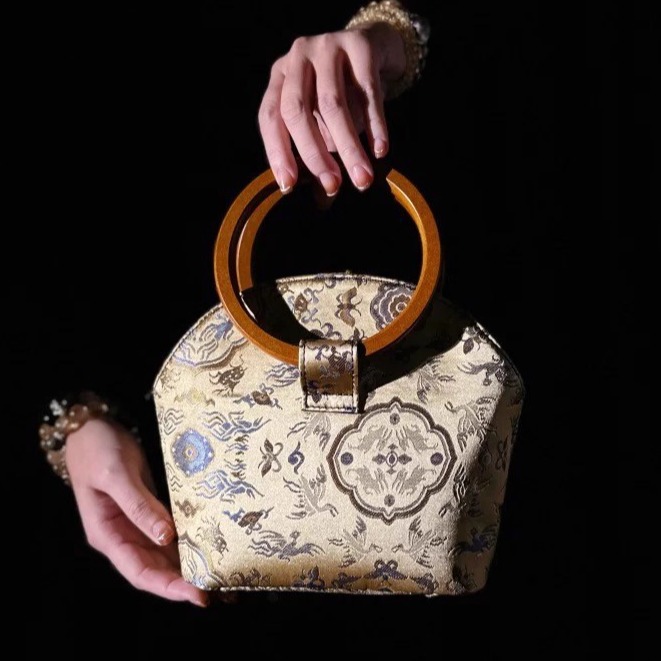 女2025夏季新中式国风圆环木柄复古发财元宝包贝壳包设计感手提包