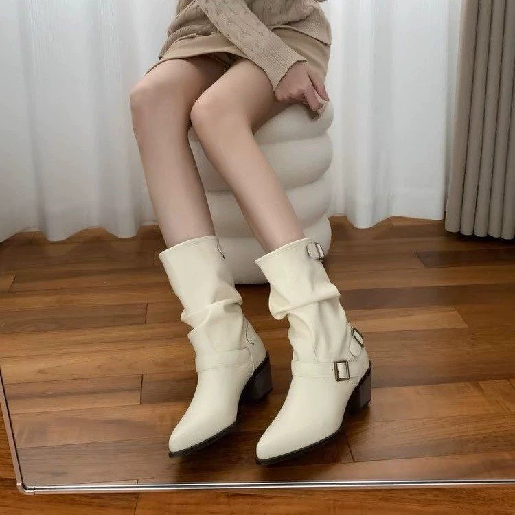 Сапоги до середины голени (Martens) с пряжкой, зауженный носок, бежевые, массивный каблук — 35–42