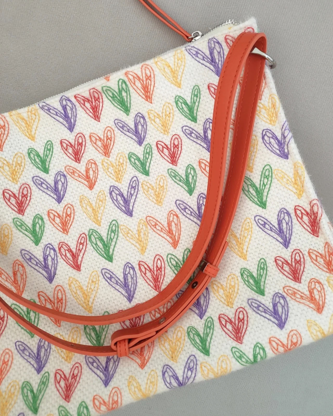 Women's Medium Canvas Heart Shape Streetwear Zipper Shoulder Bag display picture 4